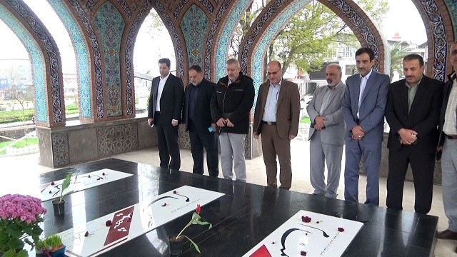 تجدید میثاق مسئولان لاهیجان با شهدا در اولین روز از عید نوروز