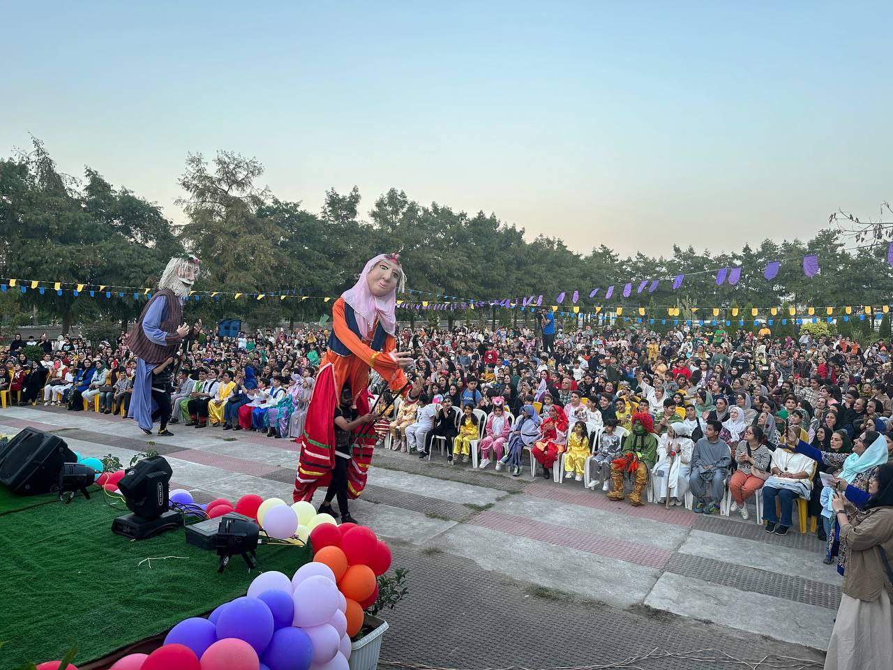 جشن روز کودک  با استقبال 5 هزار نفری کودکان در لاهیجان برگزار شد