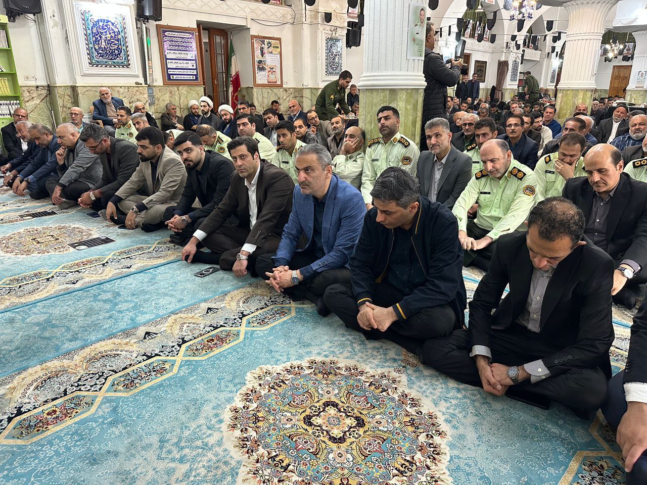 حضور شهردار، رییس و اعضای شورای اسلامی شهر لاهیجان در مراسم گرامیداشت شهید امنیت ، سرهنگ دوم میثم علی خواه در مسجد جامع