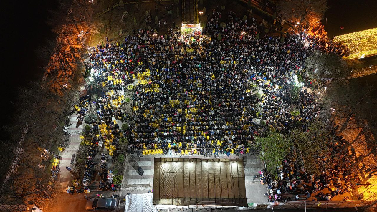 کنسرت محمودفرضی نژاد با استقبال بیش از چهار‌هزار نفری مردم  در جزیره استخر لاهیجان برگزار شد