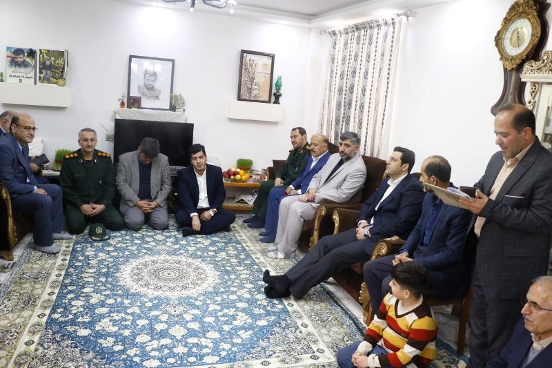 مسئولان شهرستان لاهیجان همزمان با ایام نوروز با خانواده های معظم شهیدان اسماعیل و ابراهیم باغبان ، حمیدرضا پورنوروز و رامین اریان دیدار کردند