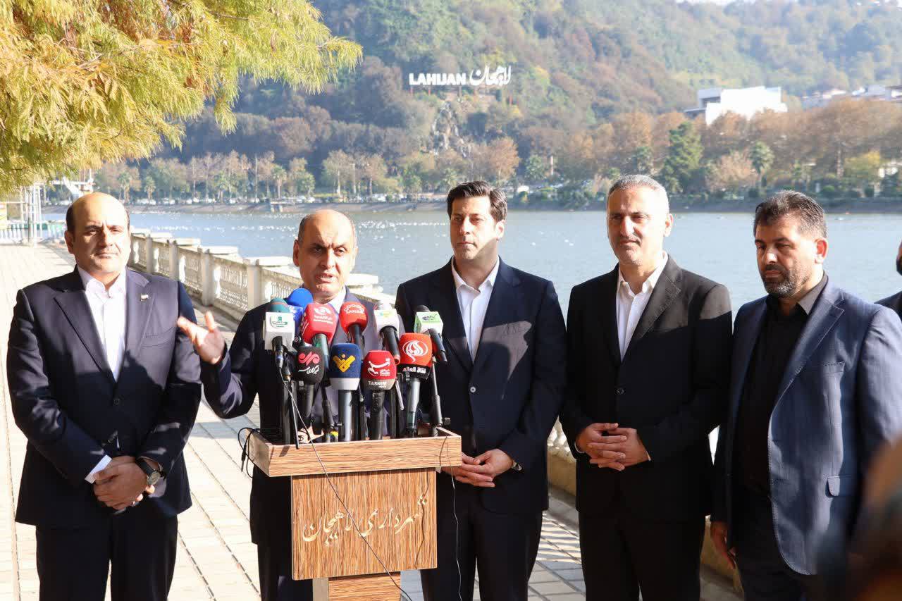 استاندار در گفت‌وگو با رسانه‌های بین‌المللی در لاهیجان:  گیلان‌ گره حیاتی اتصال ریلی، جاده ای و بندری در کریدور شمال- جنوب است